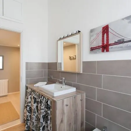 Guesthost - Piazzale Susa Bright Flat Con Veranda * Milán