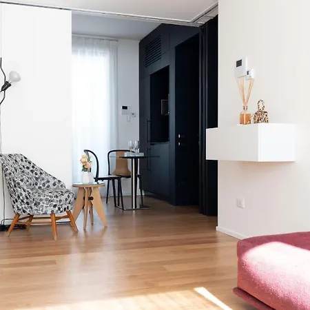 Bmore Apartments Duomo - Luxury Apartments Near Duomo 아파트호텔 밀라노