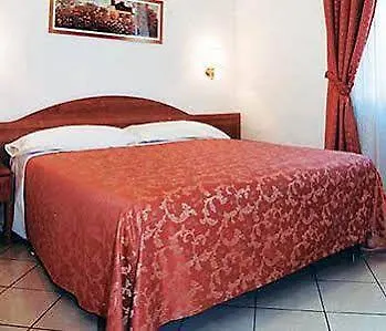 Mondial Hotel 2*