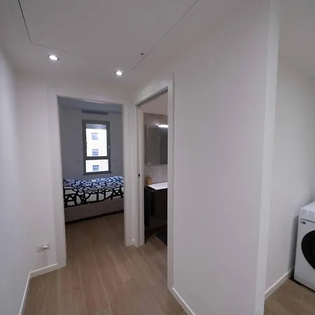 Apartment Amazing Brand New 2 Upper Scale With Gym Close To Metro