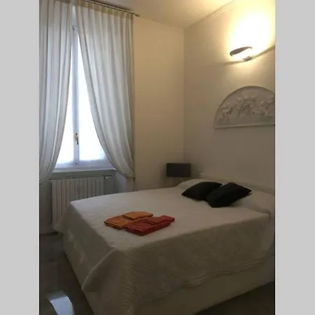 Casa Alberto Da Giussano, Elegante Bilocale In Centro Con Balcone Sul Parco