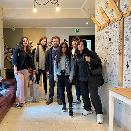 Hostel Lion & Youth