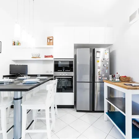 Apartment Loreto Elegant Flat Milan