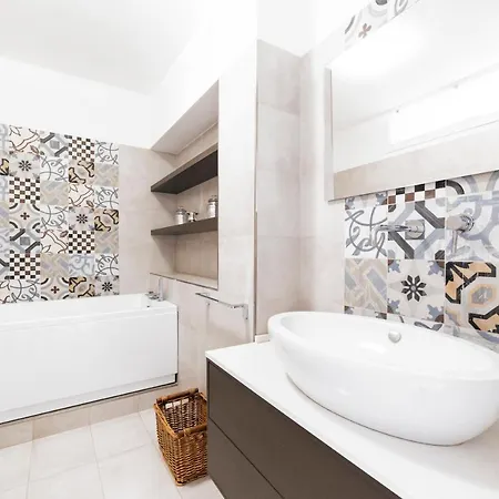 Apartment Loreto Elegant Flat Milan