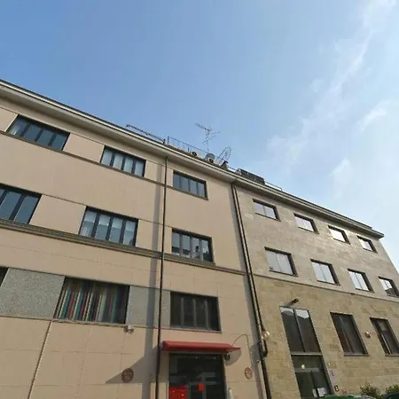 Caiazzo Halldis شقة