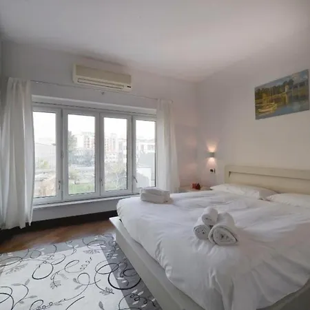 Caiazzo Halldis Apartment *