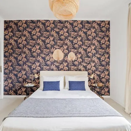 Golden Navy Design In Porta Venezia