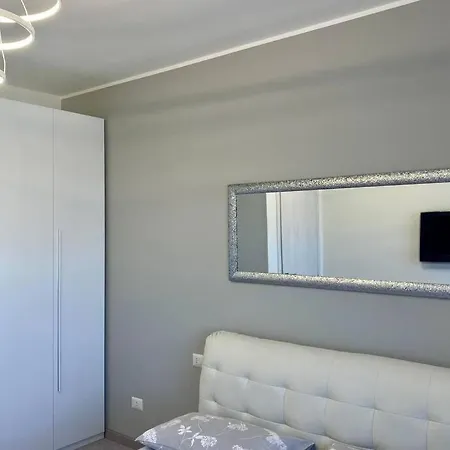 In - Bicocca Near דירה