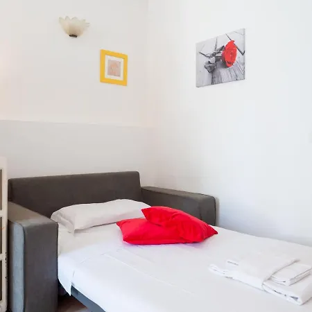 The Rent - Cozy Near Lambrate Metro Station * Milan