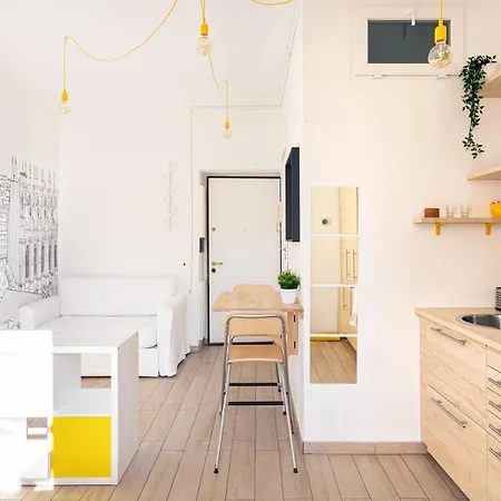 A Yellow Touch - Modern In Isola Mailand