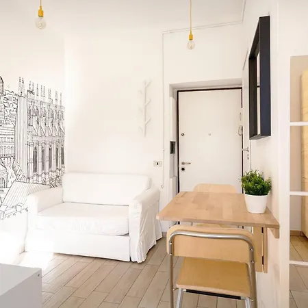 A Yellow Touch - Modern In Isola Apartment *