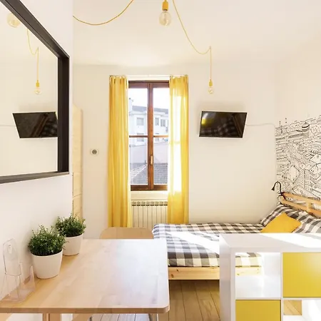 A Yellow Touch - Modern In Isola
