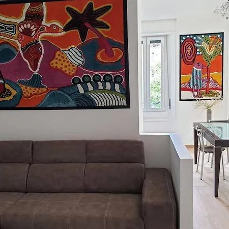 Your Lovely Home, Porta Venezia-1 Queen Bed, 3 Single Beds, 1 Sofa Bed- Apartment Milan