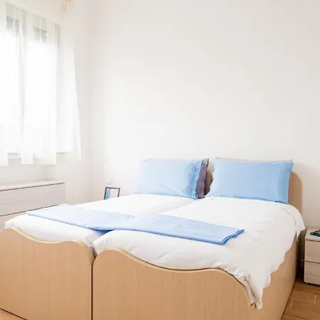 The Rent - One Bedroom Close Crescenzago Subway * Milaan