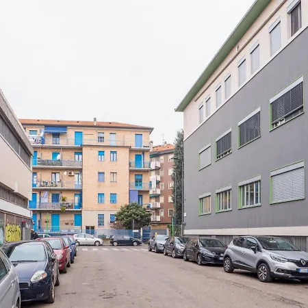 Appartement The Rent - One Bedroom Close Crescenzago Subway Milaan
