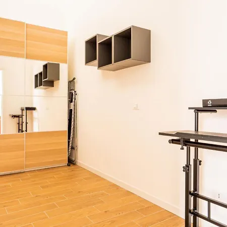 The Rent - One Bedroom Close Crescenzago Subway Milaan