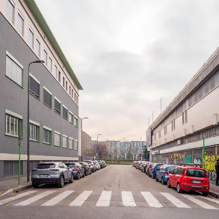 The Rent - One Bedroom Close Crescenzago Subway Appartement Milaan