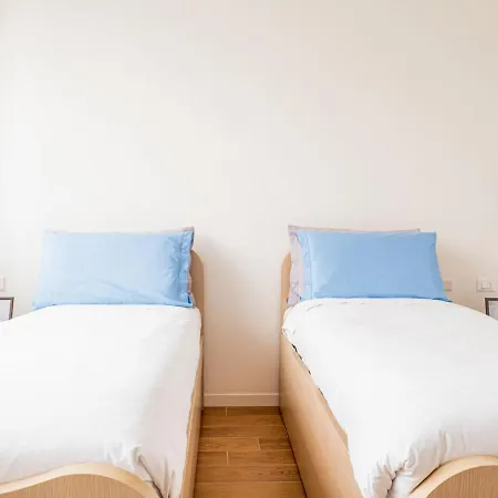 The Rent - One Bedroom Close Crescenzago Subway Milaan