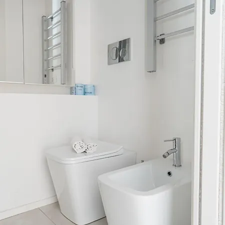 The Best Rent - Cozy One-bedroom Near Central Station Milan