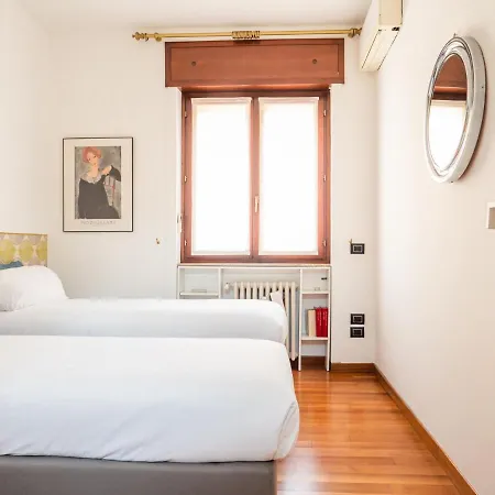 The Rent - Three-bedroom In Acquabella * Milán
