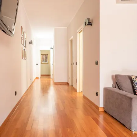 The Rent - Three-bedroom In Acquabella Milan