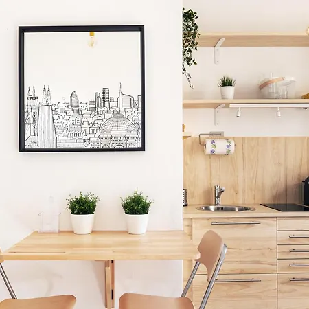 A Yellow Touch - Modern In Isola