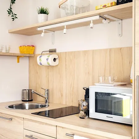 A Yellow Touch - Modern In Isola Apartment Mailand