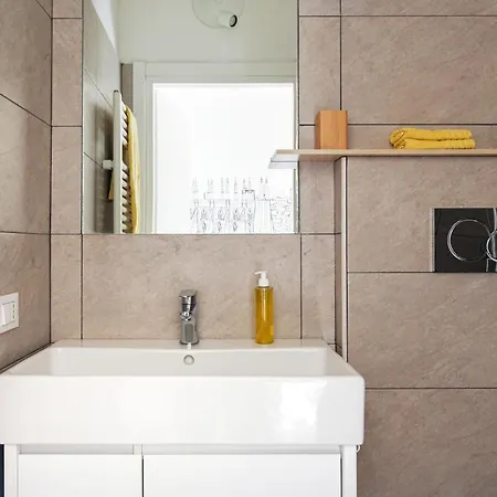 A Yellow Touch - Modern In Isola * Mailand