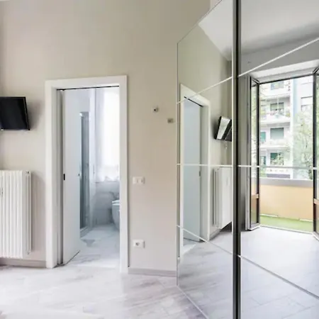 Citta Studi Bright And Stylish Flat With Balcony