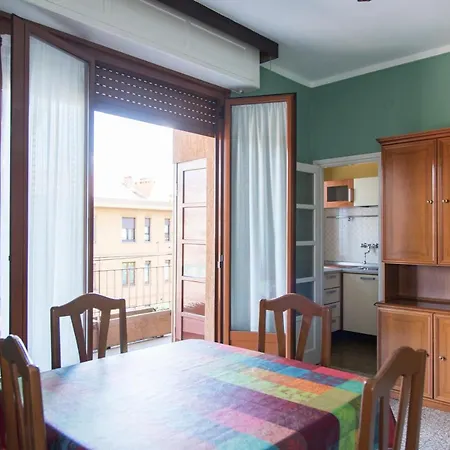 Youhosty - Suzzani 269 * Milán