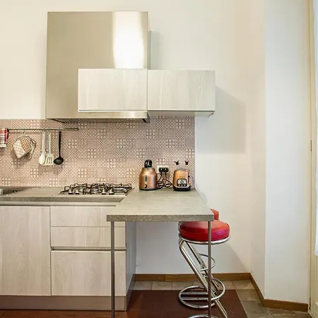 Restayled Chic Apartement- Via Ozieri شقة *