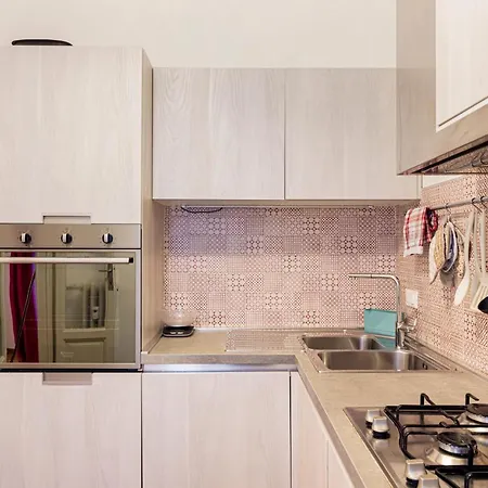 Restayled Chic Apartement- Via Ozieri * ميلان