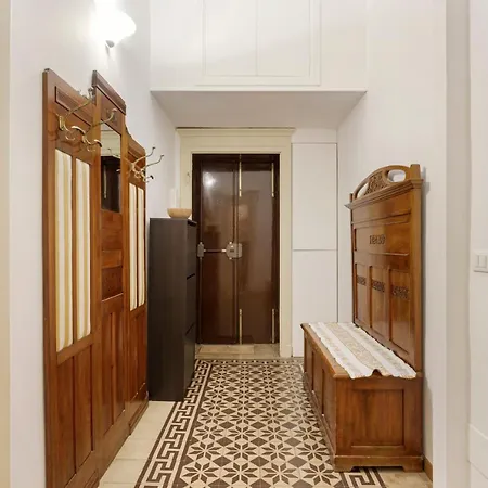 Restayled Chic Apartement- Via Ozieri شقة *