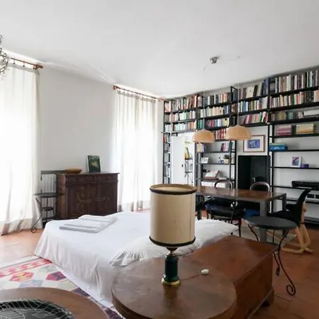 Guesthost - Porta Ticinese Balcony ميلان