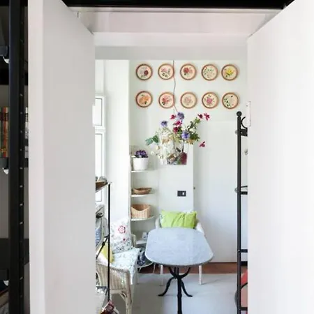 Guesthost - Porta Ticinese Balcony ميلان