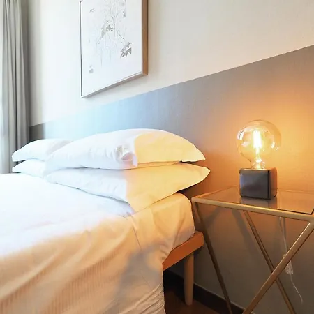 Contempora - Piazza Grandi 3 Милан