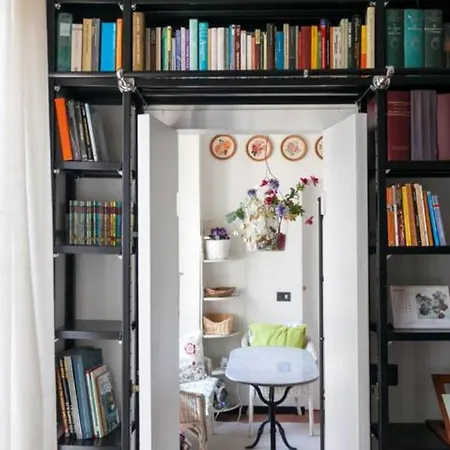 Guesthost - Porta Ticinese Balcony * ميلان