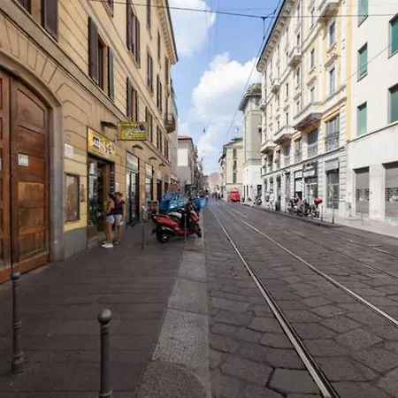 Guesthost - Porta Ticinese Balcony * Milano