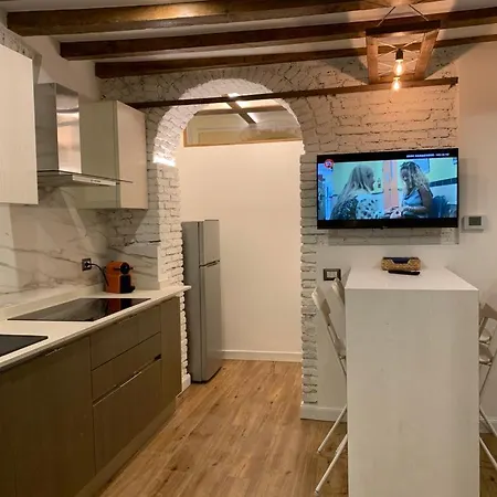 Elegant In Center Milano