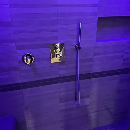 Luxury In Center Apartment