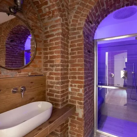 Luxury In Center Apartment