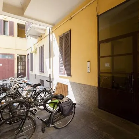 Guesthost - Porta Ticinese Balcony * Milán
