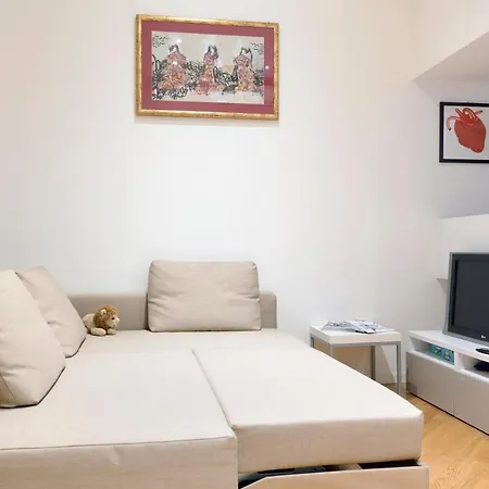 Apartment Upscale Urban Retreat In Porta Venezia Milan