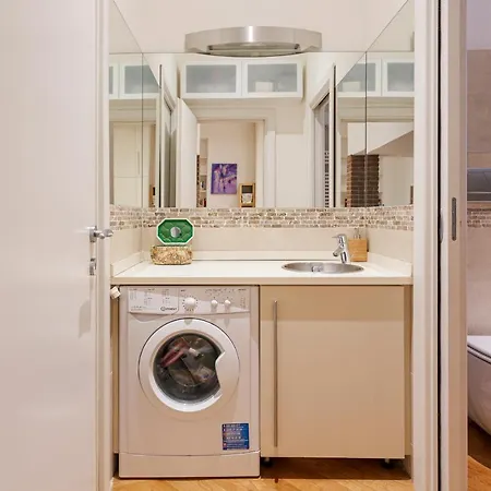 Upscale Urban Retreat In Porta Venezia Milan