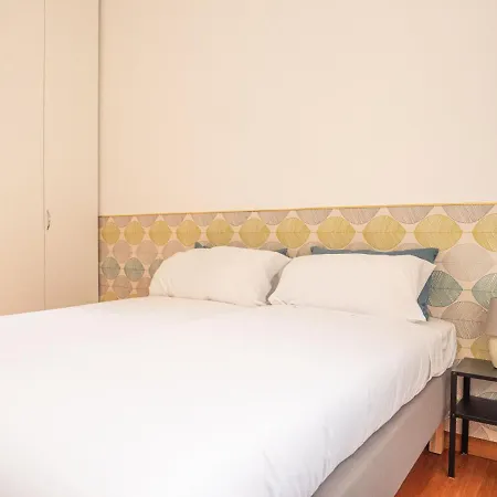 The Rent - Three-bedroom In Acquabella * Milán