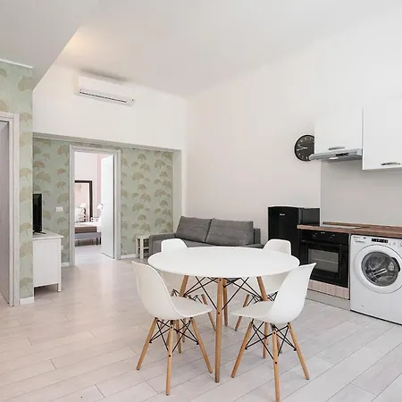 Hemeras Boutique Homes - 4 Design Homes In Center Apartment