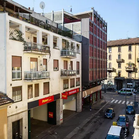 A Yellow Touch - Modern In Isola Apartment Milan