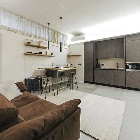 Guesthost - Bullona Design Flat - M5 Domodossola Διαμέρισμα