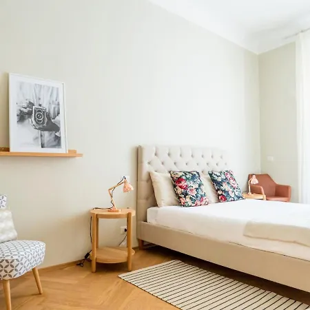 The Rent - Cozy Two-bedrooms In Pasteur District