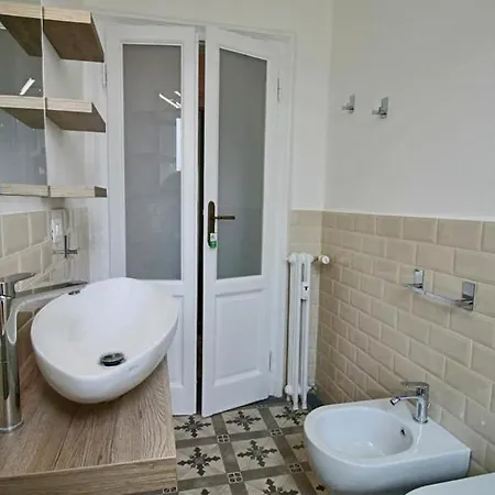 Apartment Lacaralele1 *